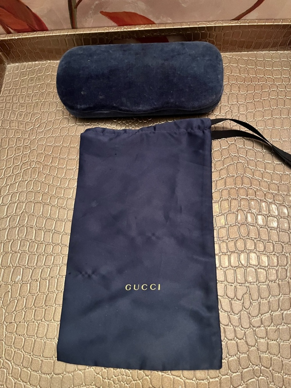 Gucci Navy Velvet Eyewear Case w/Red Lined Interior & Pouch, Linen, & COA Card - Picture 8 of 10